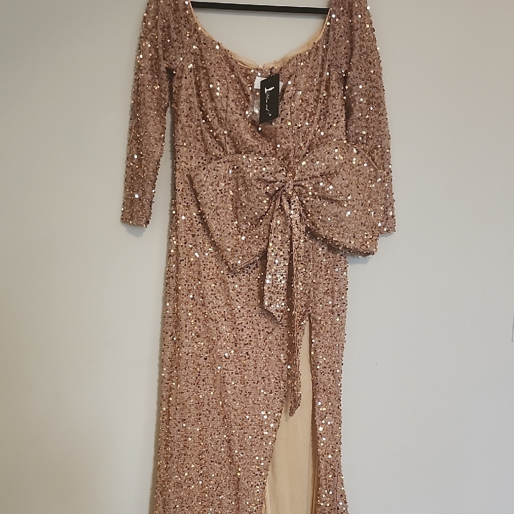 Elegant Sequin Evening Dress in Gold
